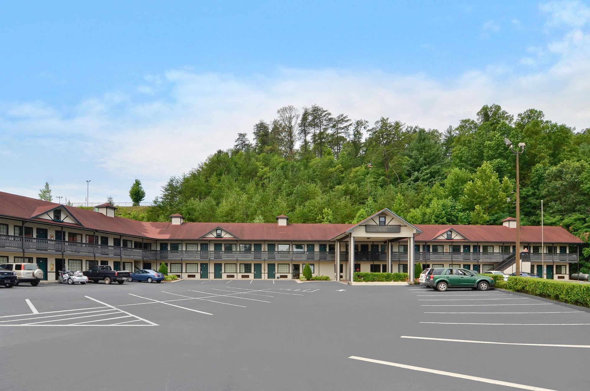 Amerivu Inn & Suites - Helen - Downtown Exterior photo